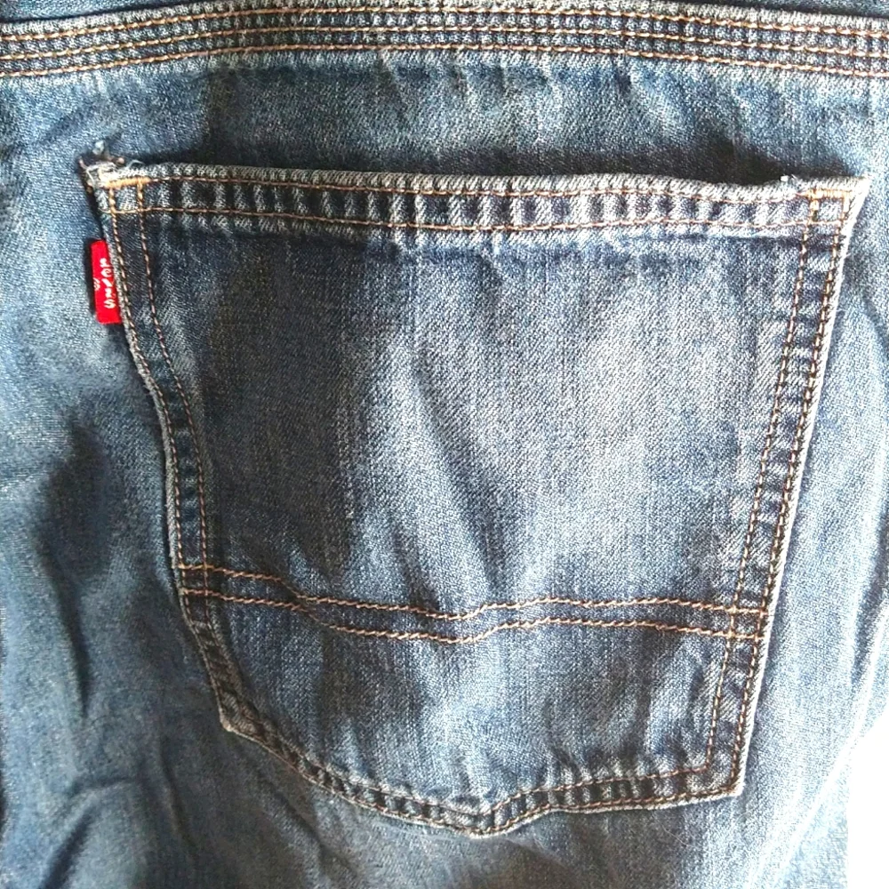 Levis - Picture 6 of 8
